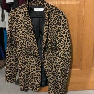 Cheetah print ASTR the Label blazer size small.